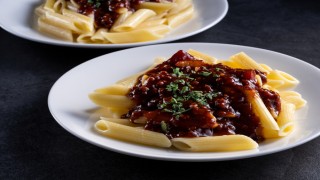 Brasare. 1.200 porzioni di ragù bolognese in 90 minuti.